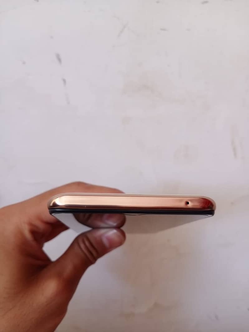 Oppo F11 6/128GB with box and charger 4