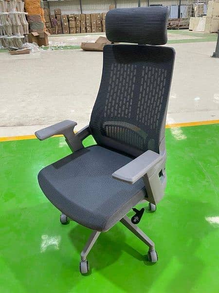 the best quality full important chairs black colour and white 10