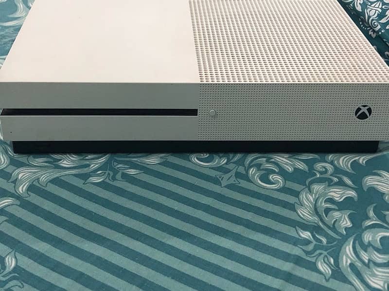 Xbox one s with 15 games 5