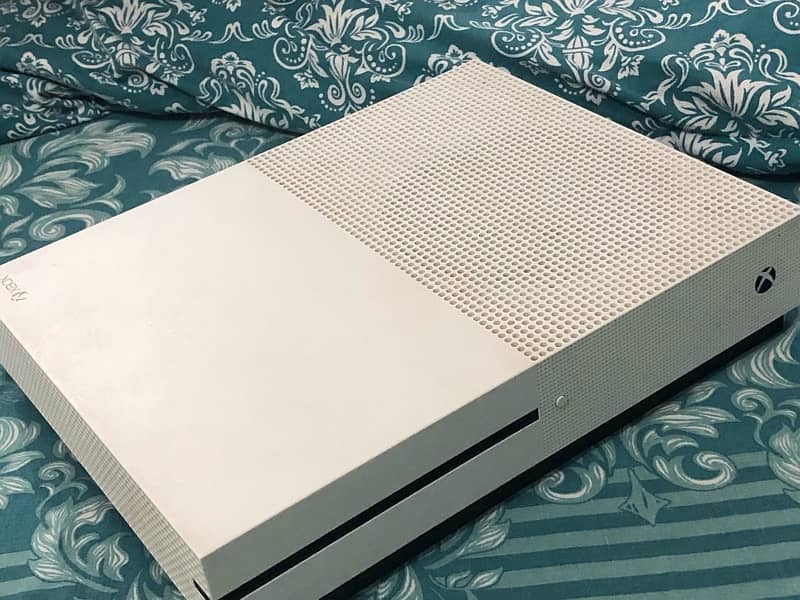 Xbox one s with 15 games 6