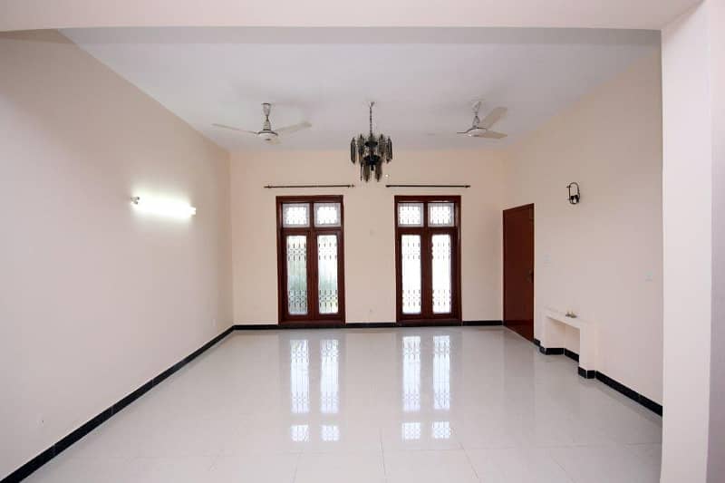 1 Kanal Single Story For Sale in DHA Phase 4 Lahore 3