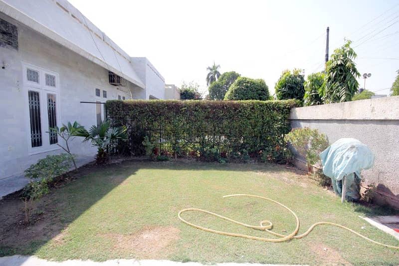 1 Kanal Single Story For Sale in DHA Phase 4 Lahore 19
