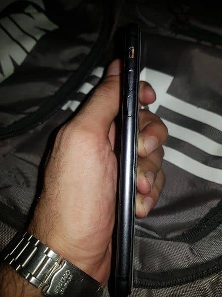iphone 8 64gb  one hand use 10/10 condition. 1