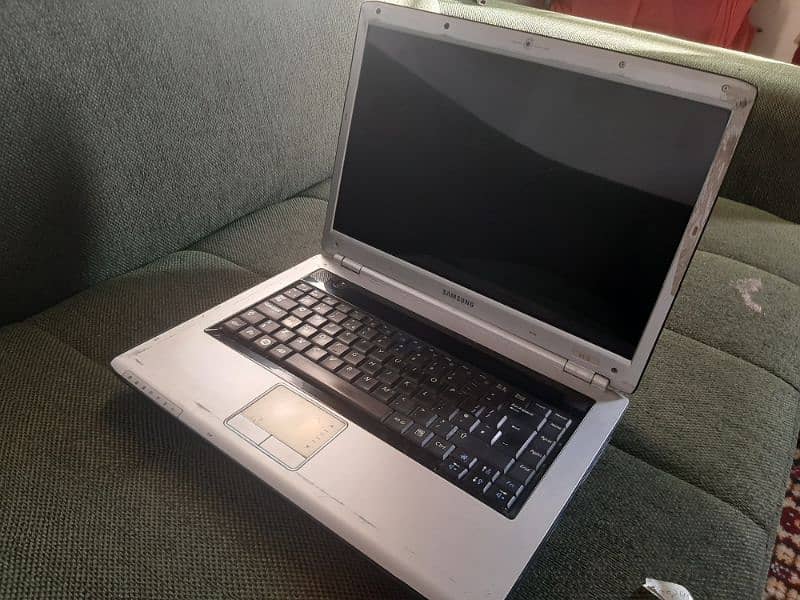 Samsung i3 laptop 1