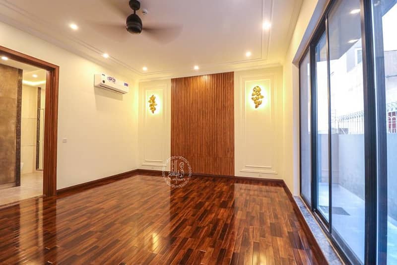 Cheapest Price Brand New Modern Design Bungalow For Sale Super Hot Location Near Park 33