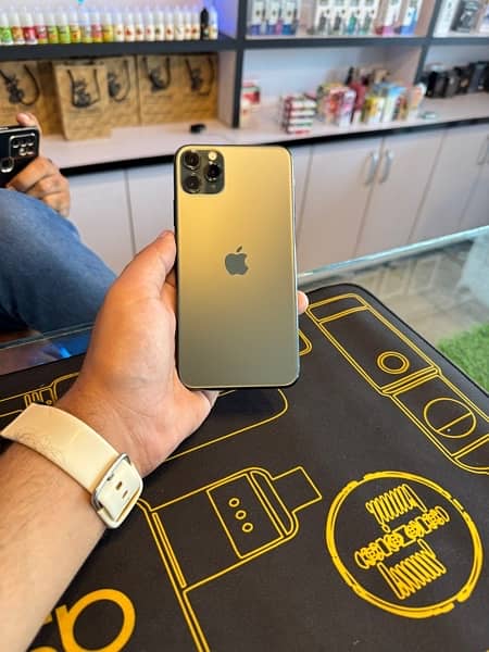 Iphone 11 pro max 512gb PTA Approved Dual sim Green 100% Waterpack 1