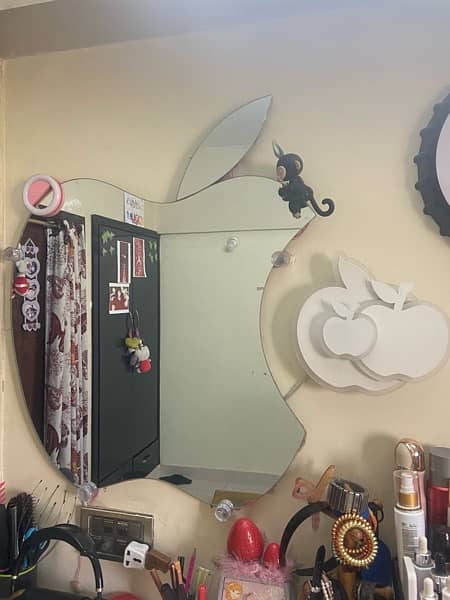 apple shape mirror 1