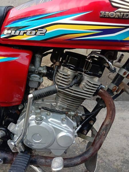 Honda 125 red 12