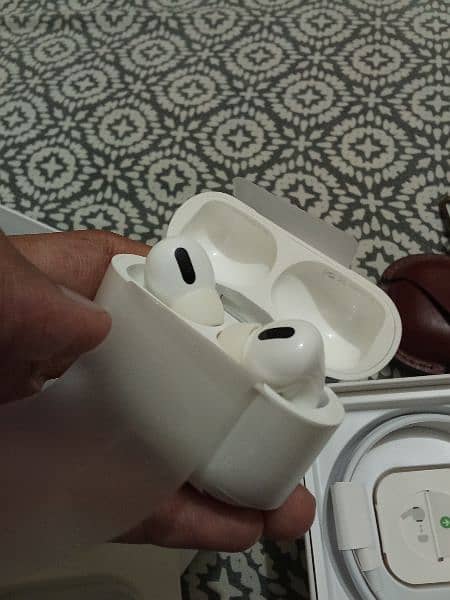 Apple airpods pro 1st generation 1