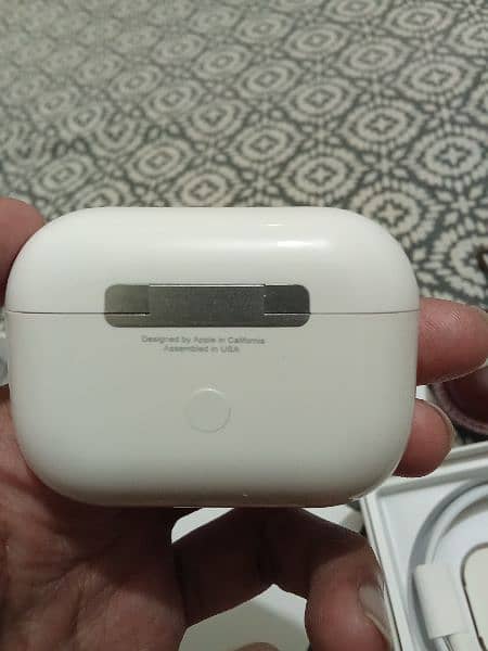 Apple airpods pro 1st generation 3