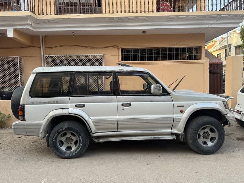 Mitsubishi Pajero 1993 6