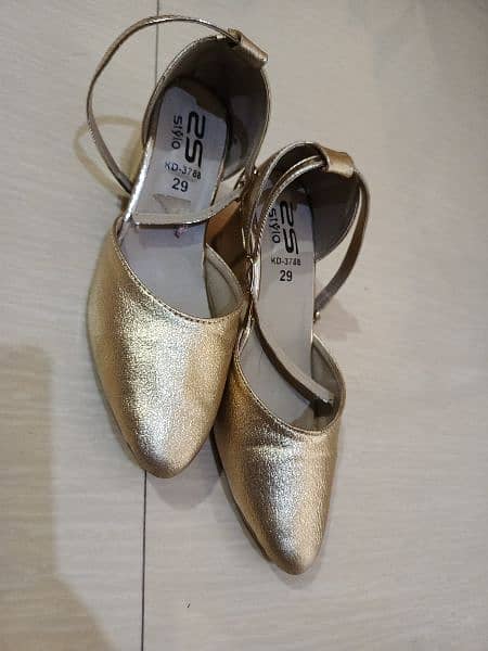 Golden court shoes 1