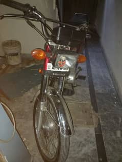 I want to sell my cG 125 in cheap price and good condition all ok