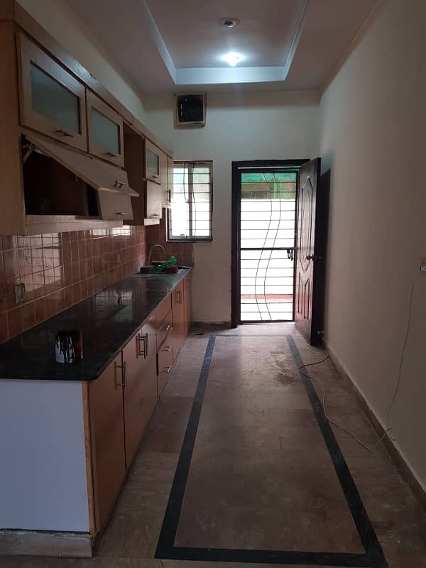 5.8 Marla House For Rent in Paragon city 3