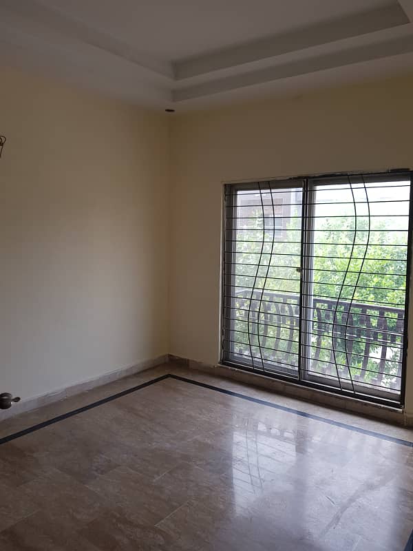 5.8 Marla House For Rent in Paragon city 11