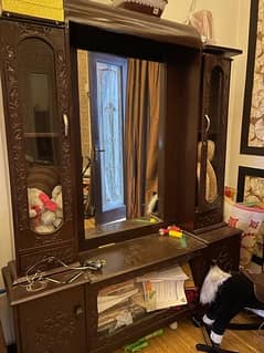 an old design dressing table