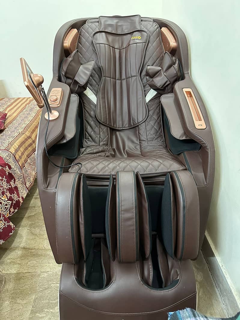 Zero  U-Victor Full Body Massage Chair - Like New Condition 1
