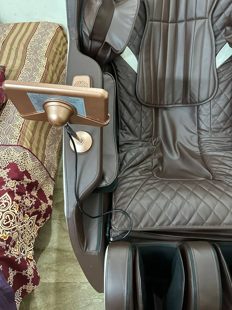 Zero  U-Victor Full Body Massage Chair - Like New Condition 10