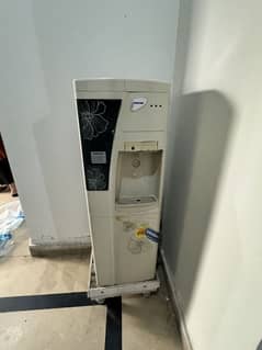 Nikai Water dispenser with refrigerator. 0