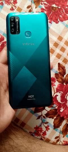 Infinix Hot 9 Play 2 GB ram 32 GB room