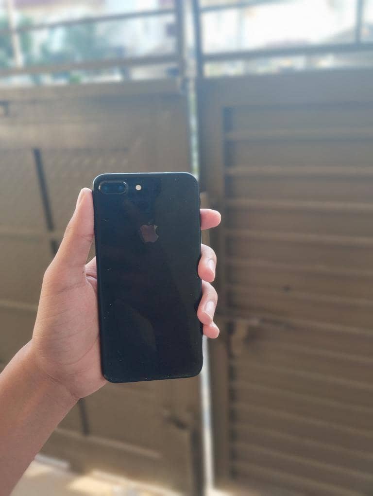 Apple iphone 7plus 128 gb shade black 1