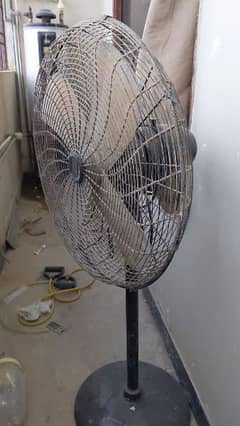 SK stand fan in good condition