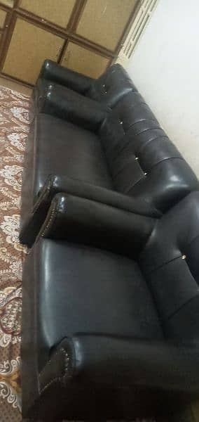 sofa 4 sets in V. Gud condition. 8