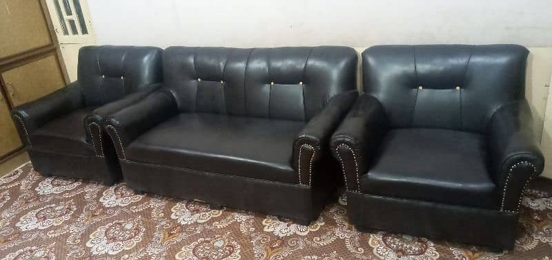 sofa 4 sets in V. Gud condition. 10