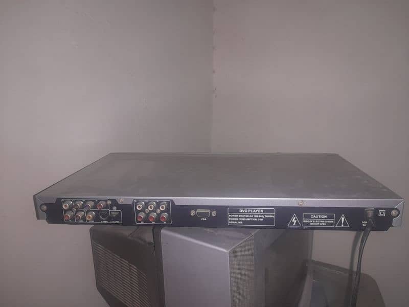DVD PLAYER WITH REMOTE 2
