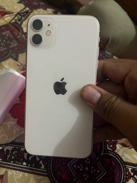 iphone 11  white coulr 128 gb rom 5