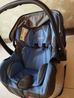 a carry cot with gud condition