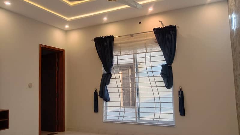 10 MARLA BRAND NEW UPPER PORTION IS AVAILABLE FOR RENT IN TULIP BLOCK BAHRIA TOWN LAHORE 15