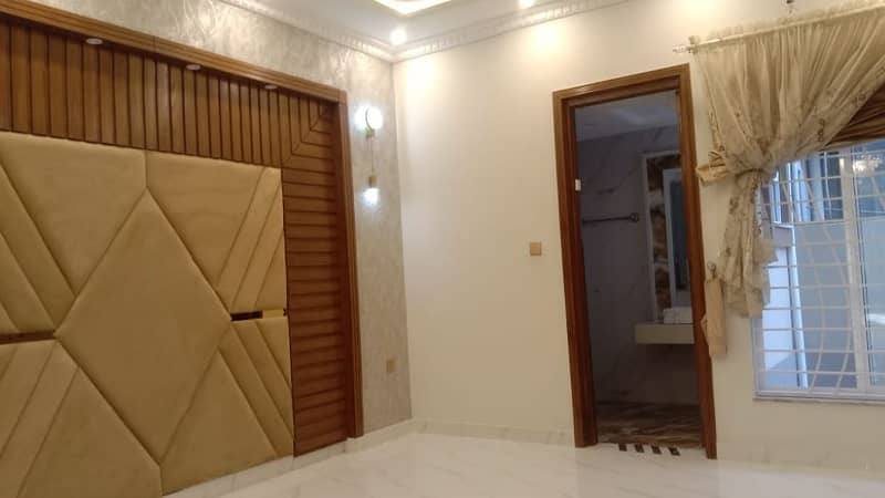 10 MARLA BRAND NEW UPPER PORTION IS AVAILABLE FOR RENT IN TULIP BLOCK BAHRIA TOWN LAHORE 26