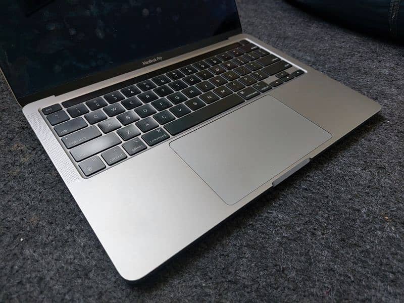 MacBook Pro m1 2020 (16/256) 4