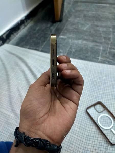 Iphone 12 Pro Gold 128 Gb Non Pta Waterpack 3