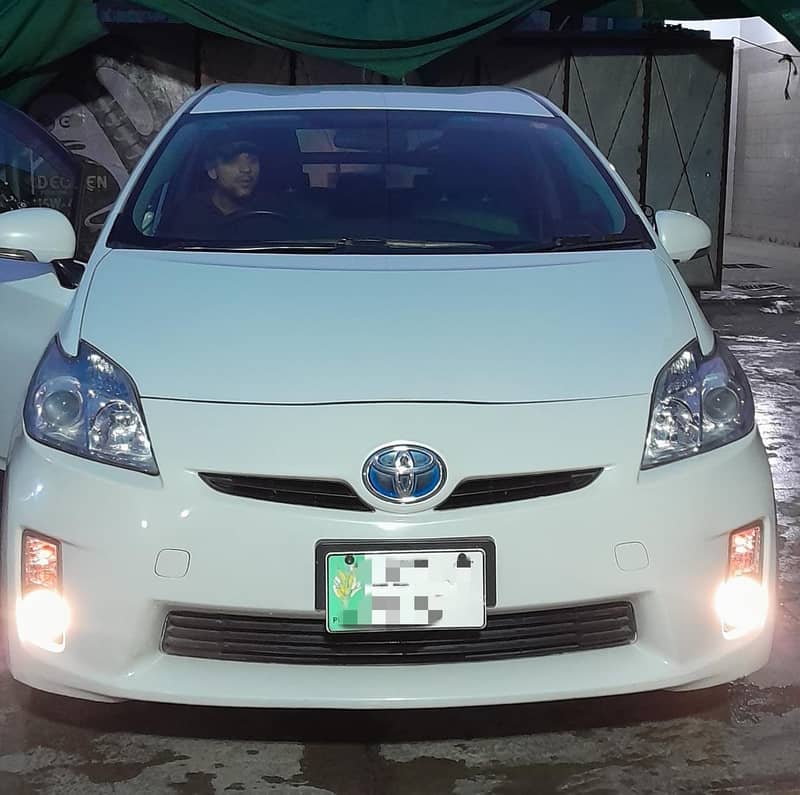 Prius Pearl White 2011 Model. 6