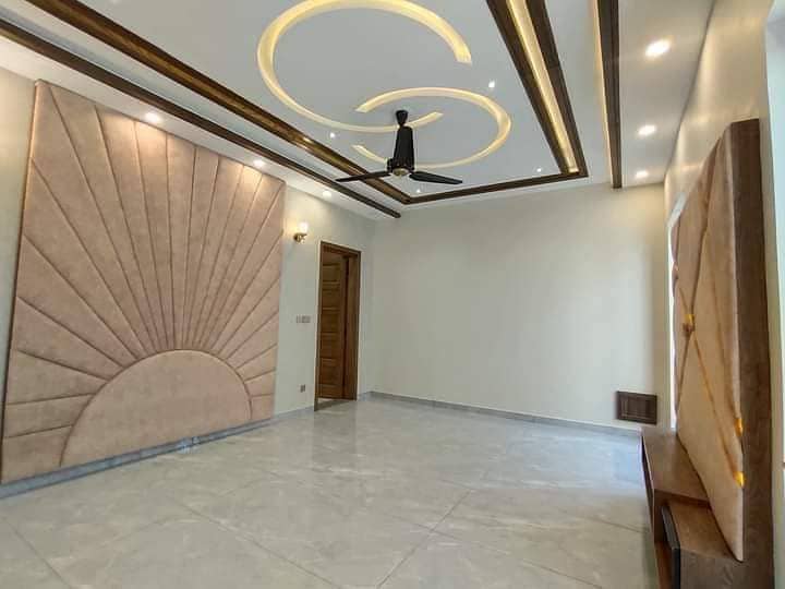 3 bed dd brand new ground floor and 1st floor available in gulshan block 7 14