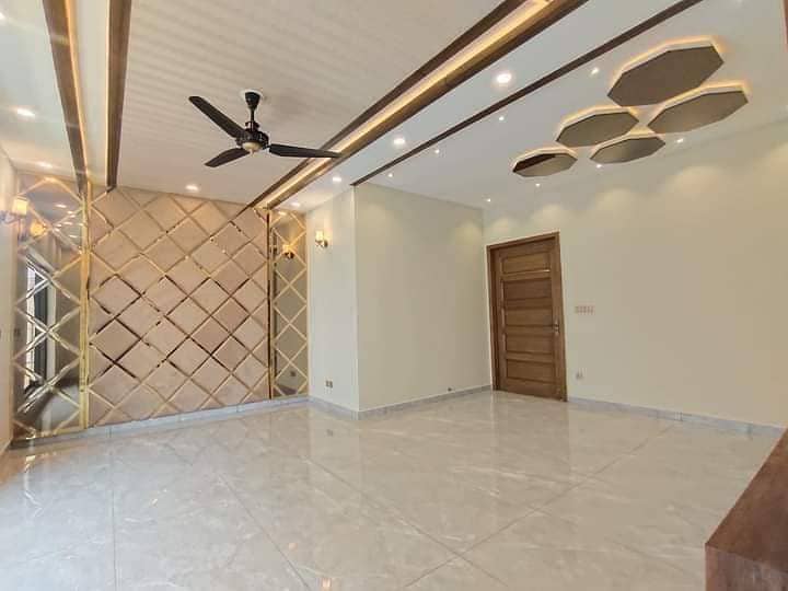 3 bed dd brand new ground floor and 1st floor available in gulshan block 7 18