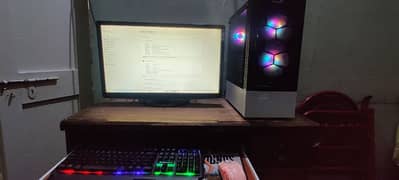 Gaming PC | Monitor | Mouse and Keyboard | Wooden Table |