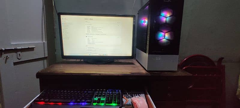 Gaming PC | Monitor | Mouse and Keyboard | Wooden Table | 0