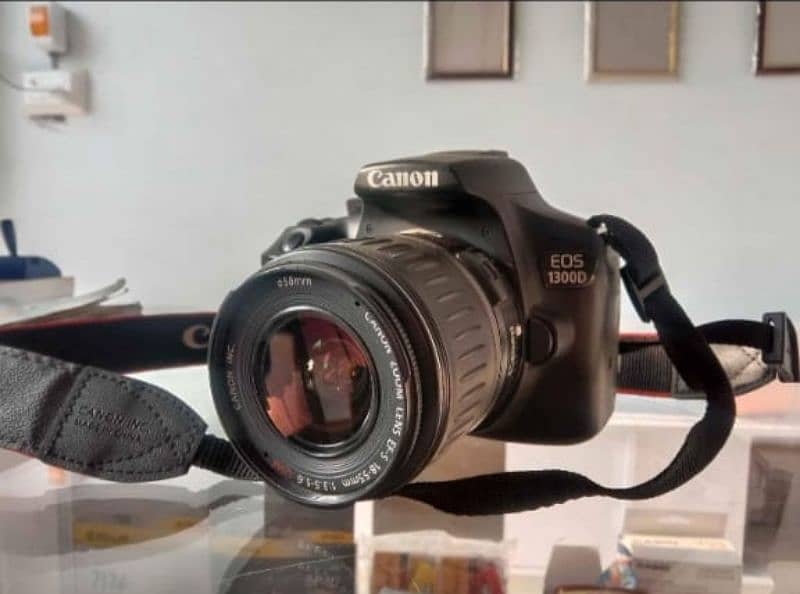 DSLR Canon 1300D Camera 2