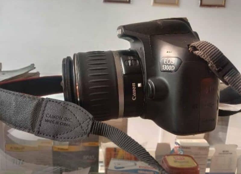 DSLR Canon 1300D Camera 4