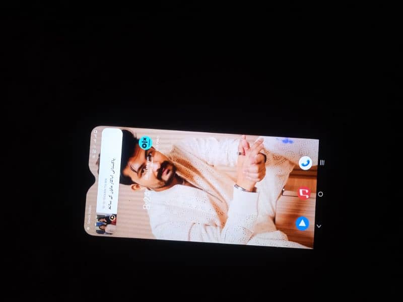 Vivo V21e New but used with box and charger 1