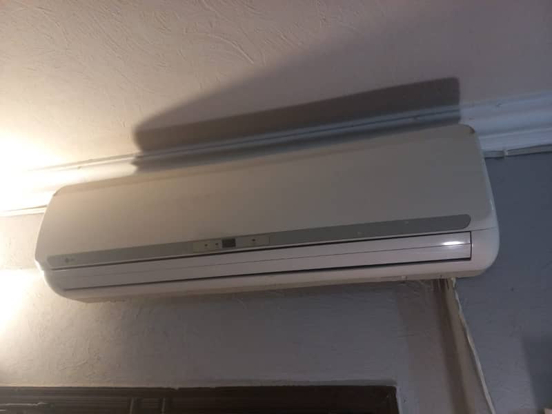 LG 1.5 ton Airconditioner for Sale 1