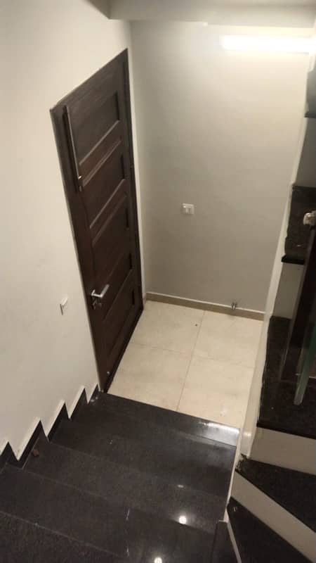 10 Marla Upper Portion For Rent In Park View City Lahore 6