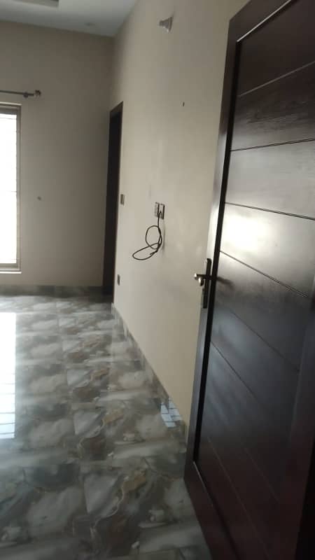 11 MARLA UPPER PORTION AVAILABLE FOR RENT 9