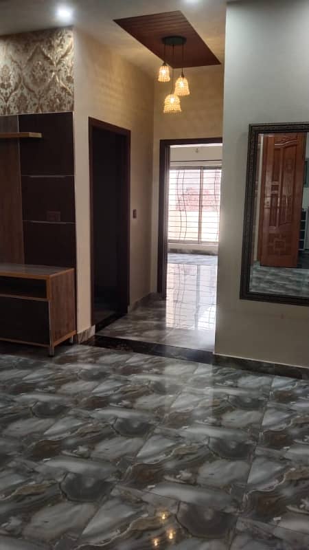 11 MARLA UPPER PORTION AVAILABLE FOR RENT 11