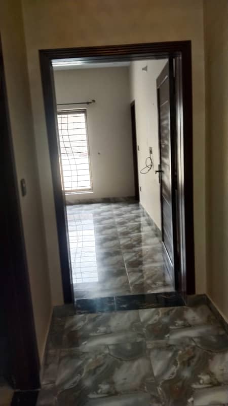 11 MARLA UPPER PORTION AVAILABLE FOR RENT 17