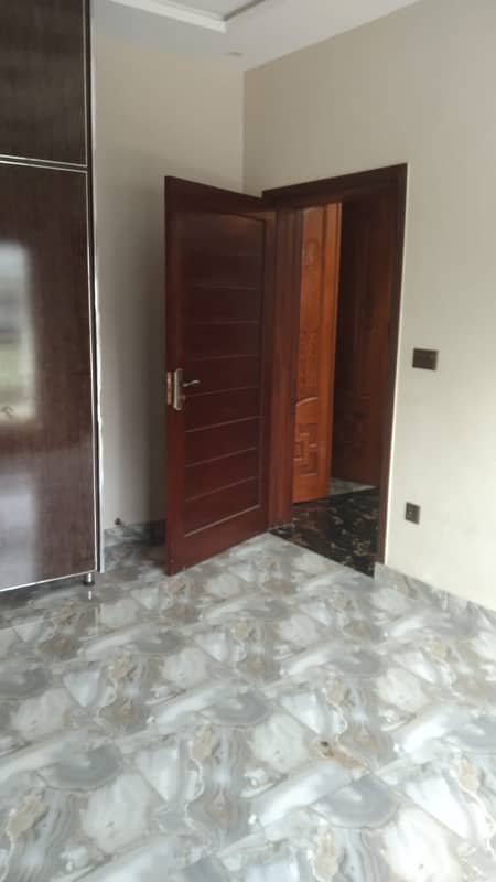 11 MARLA UPPER PORTION AVAILABLE FOR RENT 25