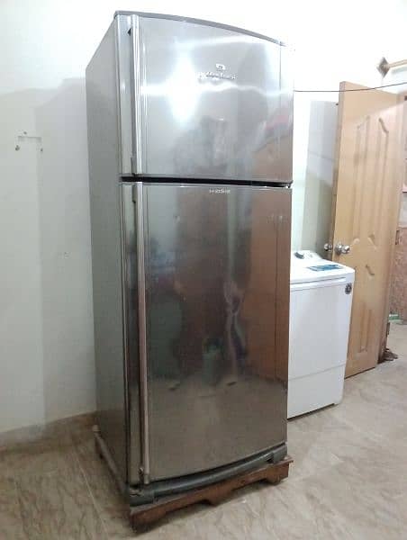 (Dawlance - H-Zone) (Full Size) 2-Door Refrigerator in Good Condition. 2